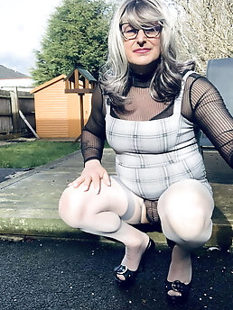 Amateur crossdresser Kelly cd in grey dress silver pantyhos