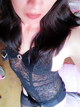 Ladyboy babes are getting nude on pix